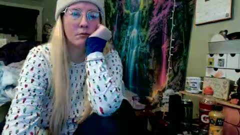 Candi online show from 05-17-26, 06:04
