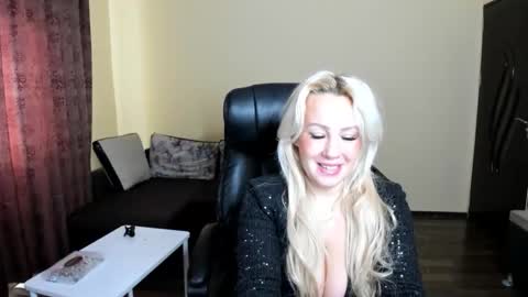 candy_hellenx online show from 01-12-26, 09:36