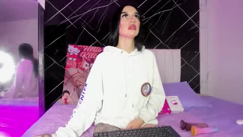 Snapshot of candy_leila3 chatting on 11-14-25, 04:00 Leila online show from 11-14-25, 04:00