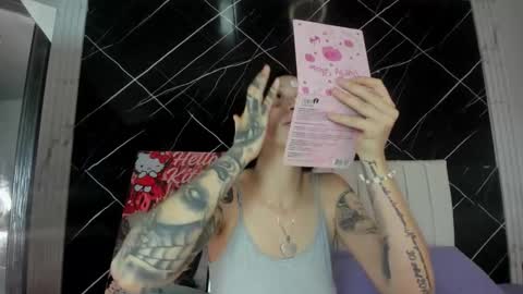 Snapshot of candy_leila3 chatting on 11-19-25, 02:22 Leila online show from 11-19-25, 02:22