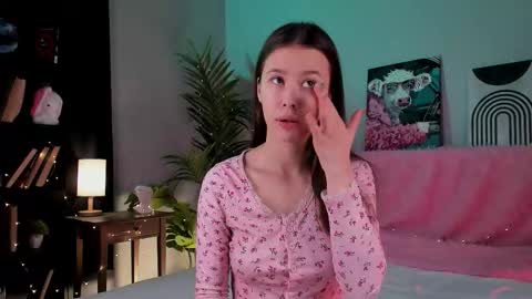 Snapshot of candy_sandy_ chatting on 09-20-25, 11:22 Sandy online show from 09-20-25, 11:22