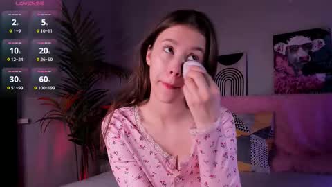 Snapshot of candy_sandy_ chatting on 10-13-25, 07:25 Sandy online show from 10-13-25, 07:25