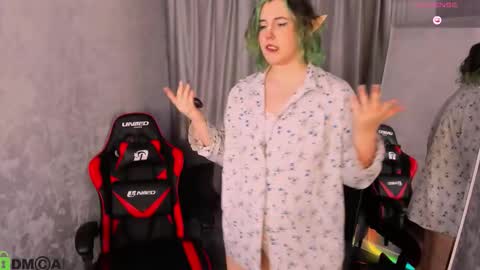 Mary online show from 03-05-26, 01:12