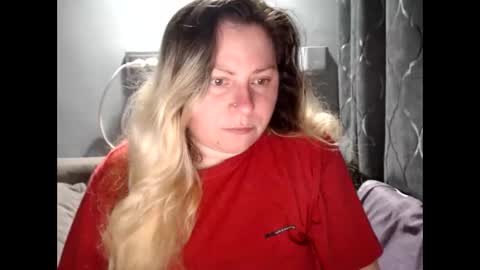 Snapshot of candycream74 chatting on 04-21-26, 08:44 Laura online show from 04-21-26, 08:44