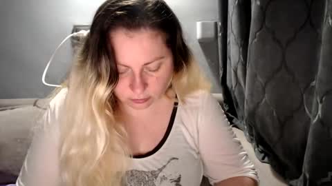 Snapshot of candycream74 chatting on 05-04-26, 03:35 Laura online show from 05-04-26, 03:35