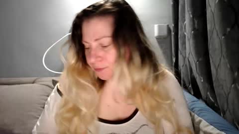Snapshot of candycream74 chatting on 05-04-26, 05:42 Laura online show from 05-04-26, 05:42