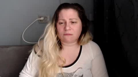 Snapshot of candycream74 chatting on 05-05-26, 05:48 Laura online show from 05-05-26, 05:48
