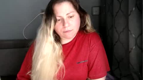 Snapshot of candycream74 chatting on 05-11-26, 06:41 Laura online show from 05-11-26, 06:41