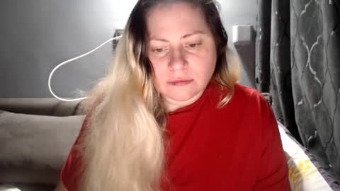 Snapshot of candycream74 chatting on 05-15-26, 07:10 Laura online show from 05-15-26, 07:10