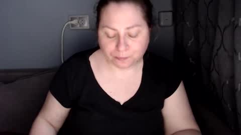 Snapshot of candycream74 chatting on 06-10-26, 10:58 Laura online show from 06-10-26, 10:58