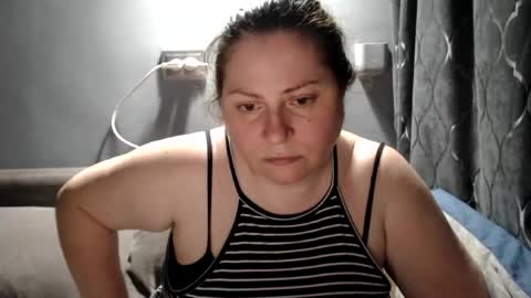 Snapshot of candycream74 chatting on 06-12-26, 09:14 Laura online show from 06-12-26, 09:14