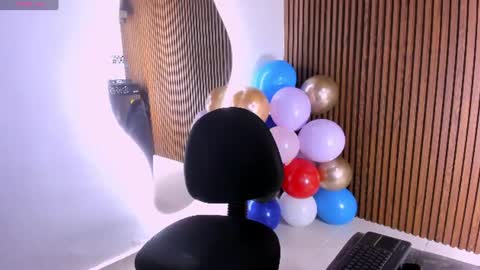 Snapshot of candyglow_ chatting on 06-10-26, 06:40 candyglow_ online show from 06-10-26, 06:40
