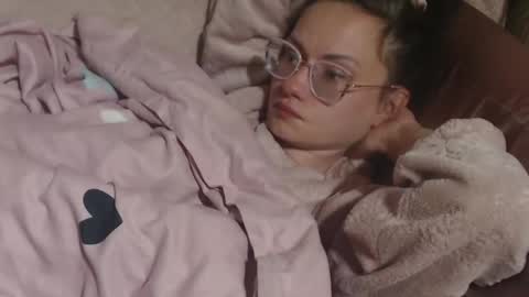 say meow and send tip  online show from 04-14-26, 09:54