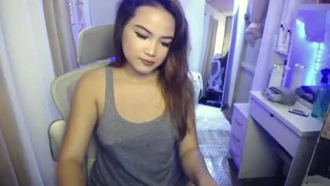 Snapshot of candylovergirl chatting on 02-08-26, 06:00 leahlex 3 online show from 02-08-26, 06:00