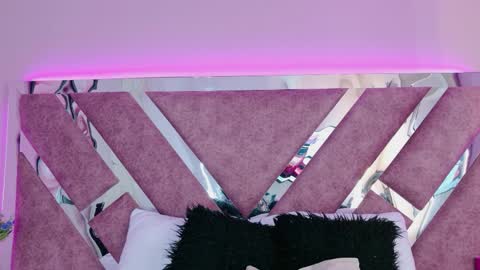 Snapshot of candyluxury_ chatting on 04-01-26, 01:41 candyluxury_ online show from 04-01-26, 01:41