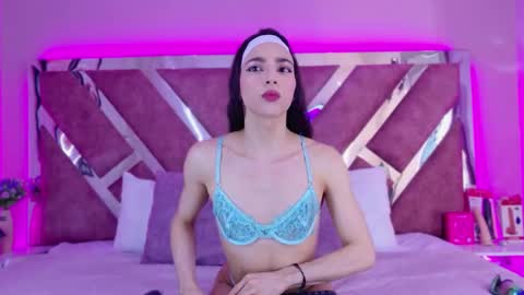 Snapshot of candyluxury_ chatting on 05-19-26, 12:11 candyluxury_ online show from 05-19-26, 12:11