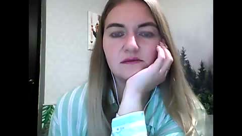 Snapshot of candyolime chatting on 09-17-25, 08:43 Daisy online show from 09-17-25, 08:43