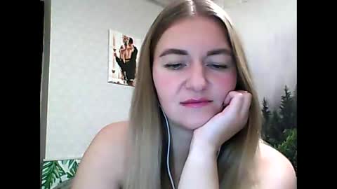 Snapshot of candyolime chatting on 10-10-25, 08:52 Daisy online show from 10-10-25, 08:52