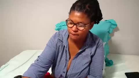 Snapshot of candyyumsaerolaxx chatting on 06-17-26, 07:00 candyyumsaerolaxx online show from 06-17-26, 07:00
