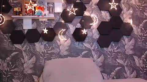 Mia online show from 02-03-26, 06:40