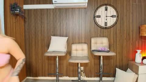 Snapshot of canelasquirtxxx chatting on 02-05-26, 11:37 Sara online show from 02-05-26, 11:37