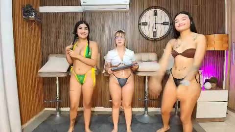 Snapshot of canelasquirtxxx chatting on 02-06-26, 11:46 Sara online show from 02-06-26, 11:46