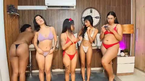 Snapshot of canelasquirtxxx chatting on 02-10-26, 11:31 Sara online show from 02-10-26, 11:31