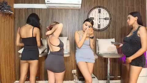 Snapshot of canelasquirtxxx chatting on 02-21-26, 11:22 Sara online show from 02-21-26, 11:22