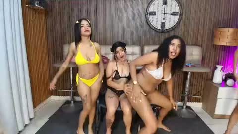 Snapshot of canelasquirtxxx chatting on 06-20-26, 11:18 Sara online show from 06-20-26, 11:18