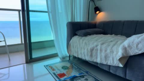 Snapshot of canikissyou_ chatting on 09-29-25, 01:11 Caroline online show from 09-29-25, 01:11