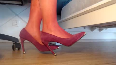 Snapshot of caolau chatting on 09-21-25, 05:42 Miss Di online show from 09-21-25, 05:42