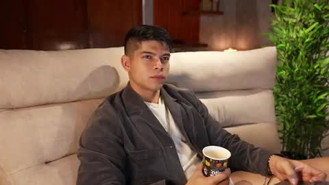 Snapshot of capizzi_ chatting on 10-12-25, 02:43 David Capizzi online show from 10-12-25, 02:43