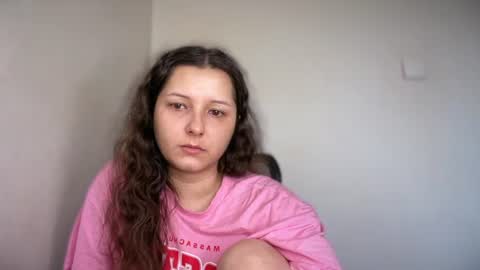 Snapshot of cappuccinokiss chatting on 06-18-26, 09:14 Emma online show from 06-18-26, 09:14