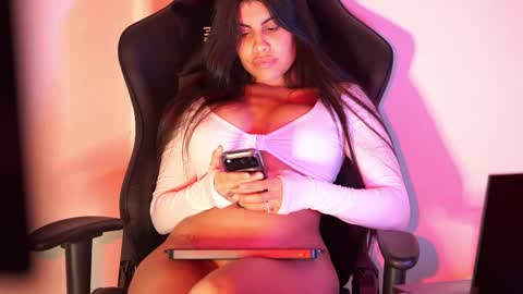 Snapshot of capriciousqueen chatting on 05-27-26, 03:58 Miyah online show from 05-27-26, 03:58