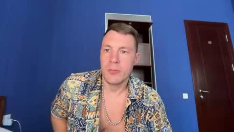 Snapshot of capt_oliver chatting on 07-12-26, 09:00 follow my twitter online show from 07-12-26, 09:00