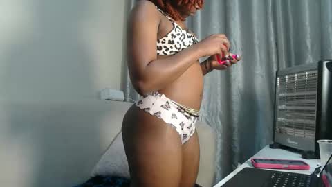 Snapshot of caramel_chocolate01 chatting on 11-11-25, 06:30 caramel online show from 11-11-25, 06:30