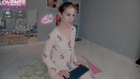 Snapshot of careful_i_bite chatting on 09-10-25, 08:14 NONA follow online show from 09-10-25, 08:14