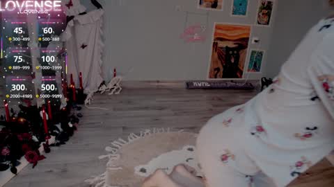 Snapshot of careful_i_bite chatting on 11-01-25, 06:04 NONA follow online show from 11-01-25, 06:04