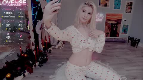 Snapshot of careful_i_bite chatting on 11-06-25, 05:19 NONA follow online show from 11-06-25, 05:19