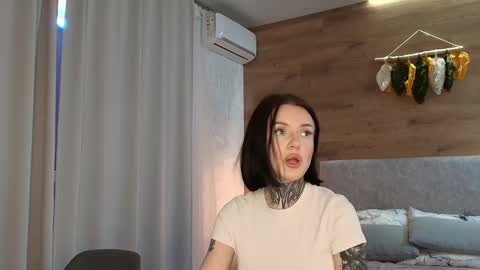 caressyourself online show from 02-10-25, 07:58