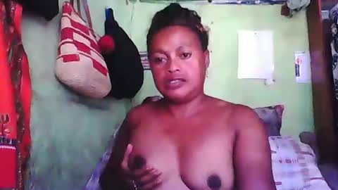 Snapshot of carinesexy69 chatting on 12-20-24, 10:27 carinesexy69 online show from 12-20-24, 10:27