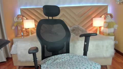 Snapshot of carla_santini chatting on 12-20-24, 10:11 Carla Santini online show from 12-20-24, 10:11