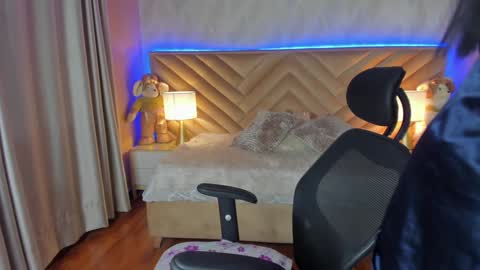 Snapshot of carla_santini chatting on 12-28-24, 10:02 Carla Santini online show from 12-28-24, 10:02