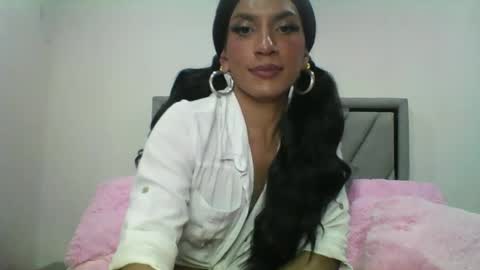 Snapshot of carla_santini chatting on 01-28-25, 06:38 Carla Santini online show from 01-28-25, 06:38