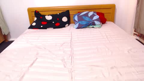 Snapshot of carlasweet00 chatting on 11-24-25, 02:06 carlasweet00 online show from 11-24-25, 02:06