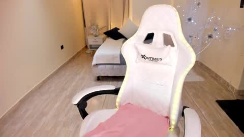 Snapshot of carleewinter chatting on 12-22-24, 05:34 Alejandra online show from 12-22-24, 05:34