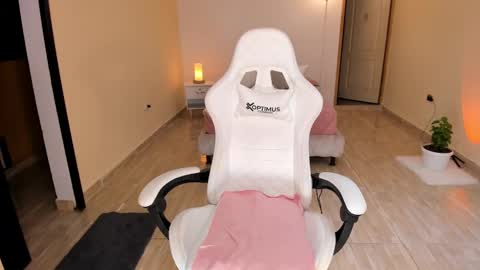 Snapshot of carleewinter chatting on 02-02-25, 01:02 Alejandra online show from 02-02-25, 01:02