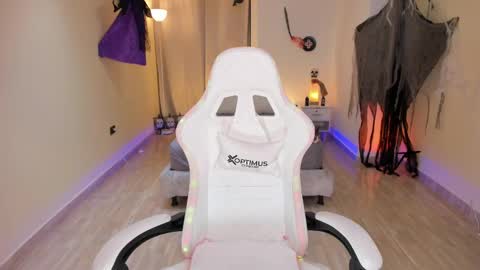 Snapshot of carleewinter chatting on 10-15-25, 12:44 Alejandra online show from 10-15-25, 12:44