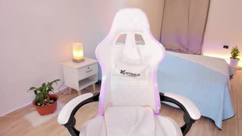 Snapshot of carleewinter chatting on 11-22-25, 01:48 Alejandra online show from 11-22-25, 01:48