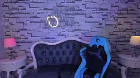 Snapshot of carlie_mayer chatting on 12-18-24, 10:40 CARLYE online show from 12-18-24, 10:40